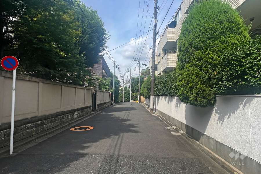 敷地南側の前面道路