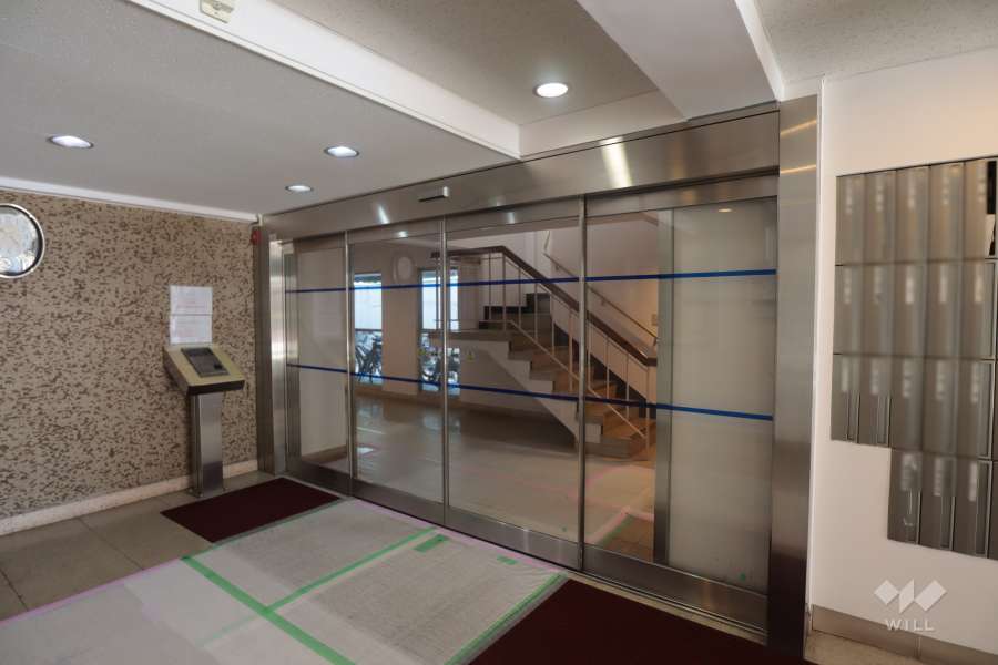 エントランスはオートロック付きです