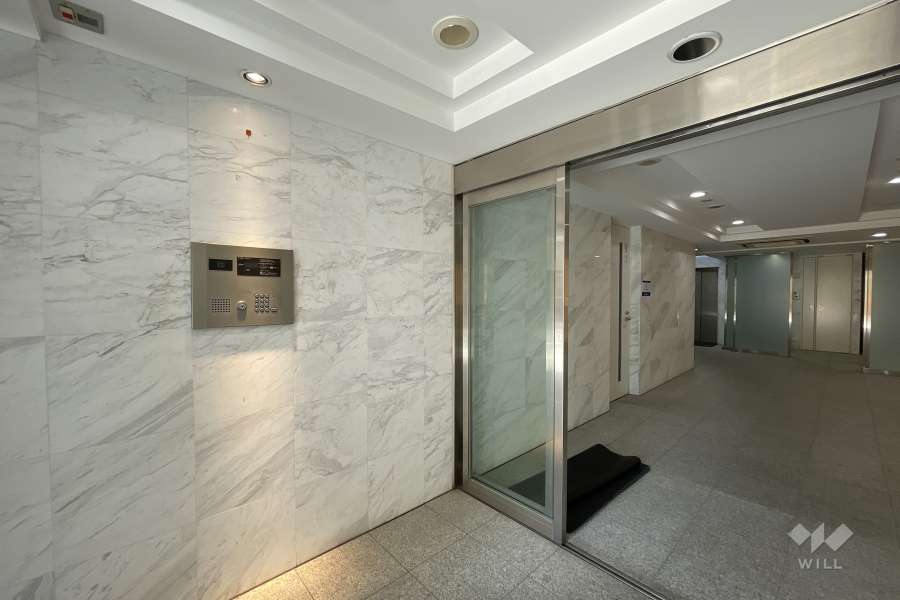 エントランスはオートロック付きです。