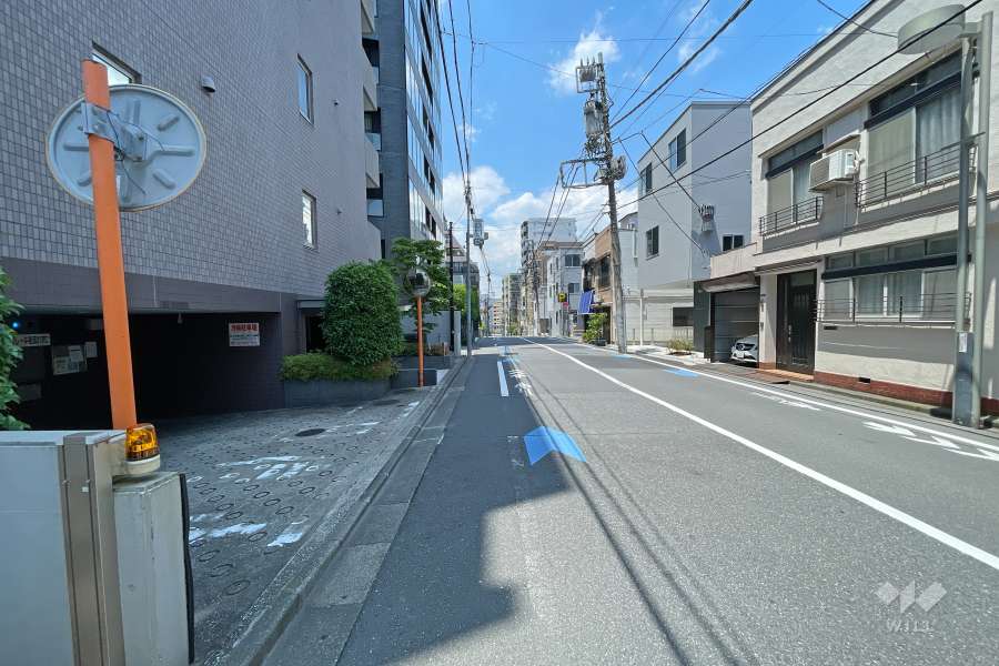 敷地北側の前面道路