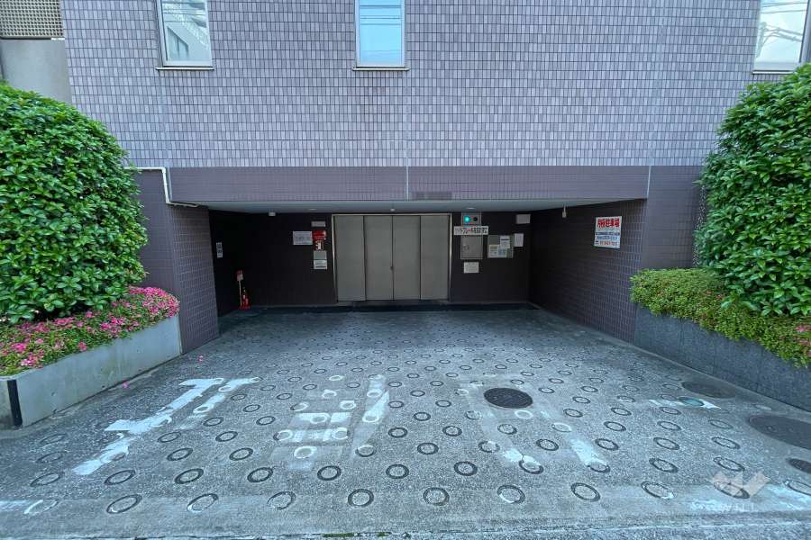 敷地内駐車場（屋内機械式）