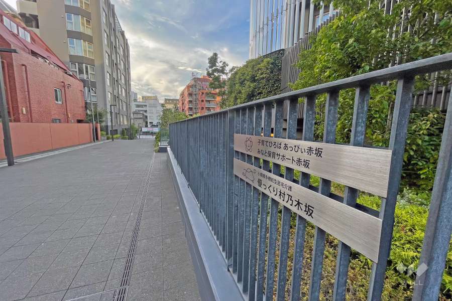 保育施設や介護施設に隣接しています。