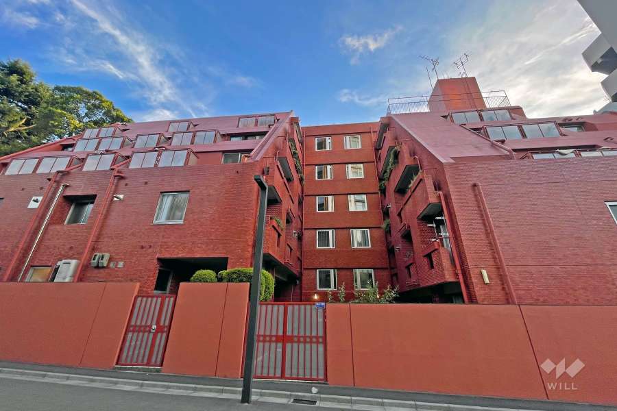 赤坂ロイヤルマンションの外観（東側から）