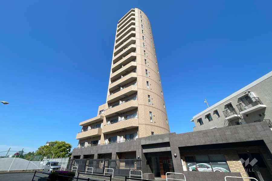 クローバー六本木の外観（南東側から）