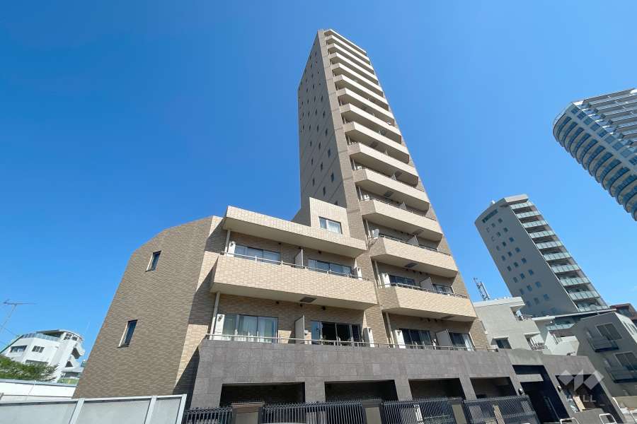 クローバー六本木の外観（南西側から）