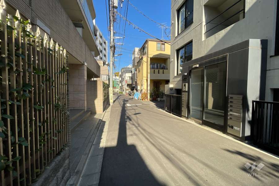 敷地東側の前面道路