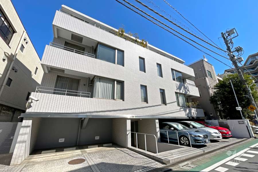 南青山アンクレーの外観（西側から）