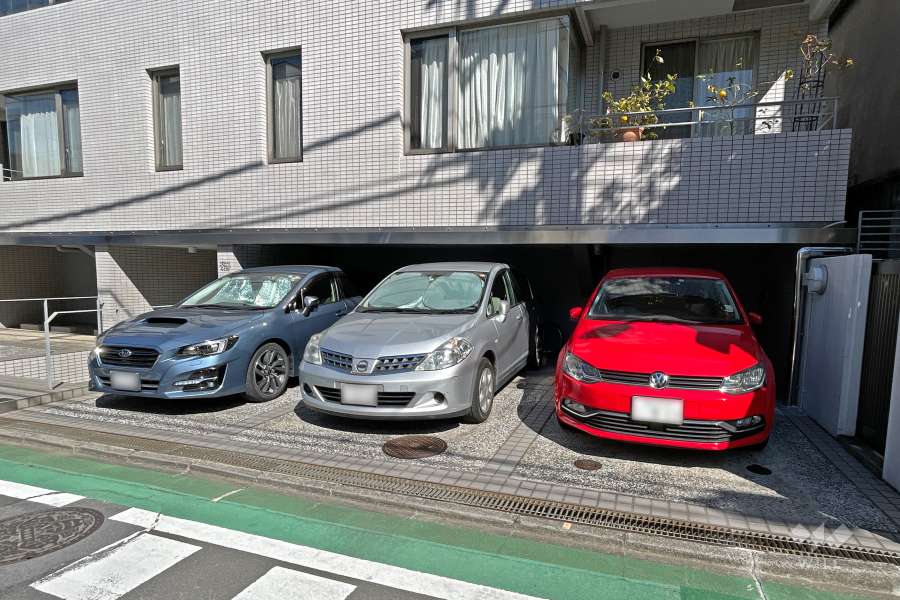 東側敷地内駐車場（屋外平面式）