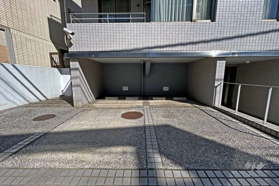 西側敷地内駐車場（屋外平面式）