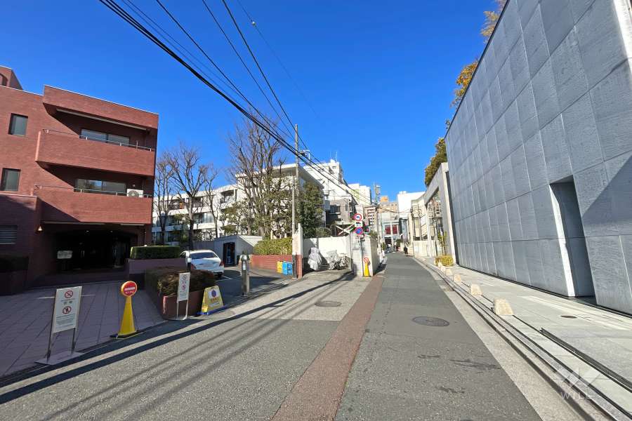 敷地北側の前面道路