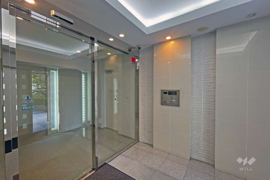 エントランスはオートロック付きです。