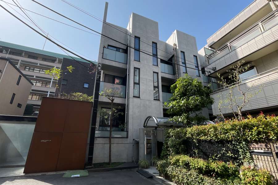 デュフレベース南麻布の外観（東側から）