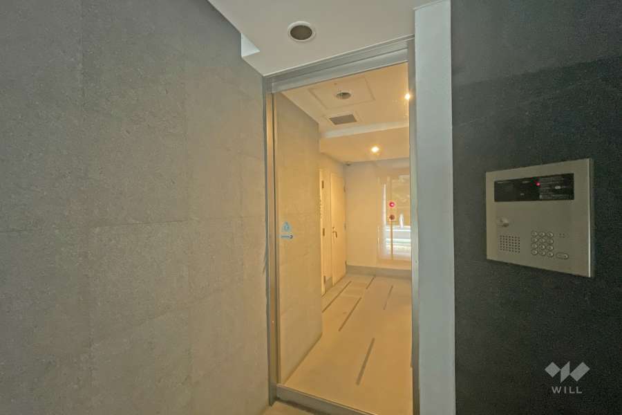 エントランスはオートロック付きです。