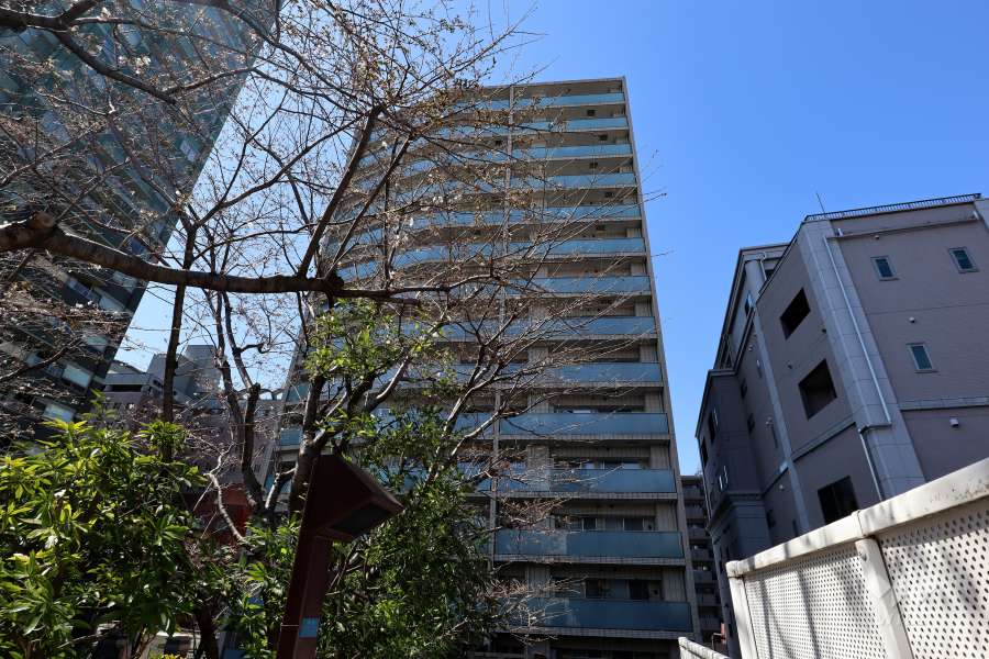 グランスイート白金高輪の外観（東側から）