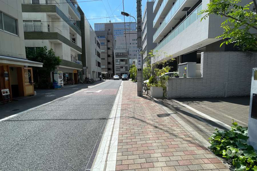 敷地南側の前面道路