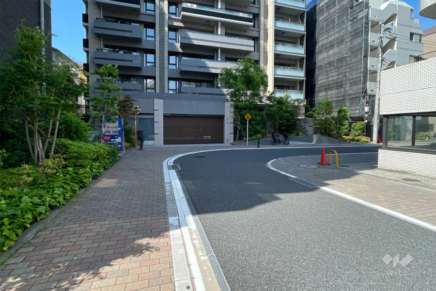 敷地東側の前面道路