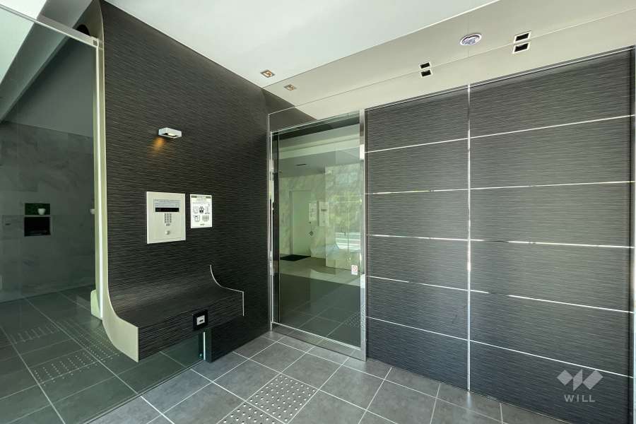 エントランスはオートロック付きです。