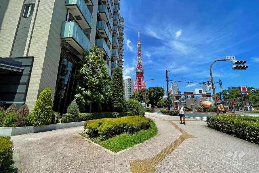 周辺は住宅の他、店舗や事務所などが混在する街です、