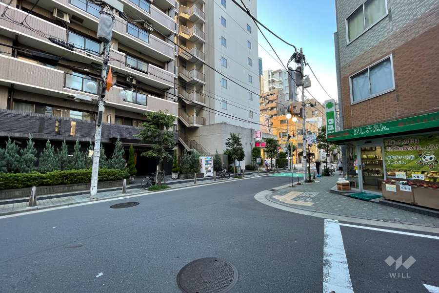 敷地北西側の前面道路