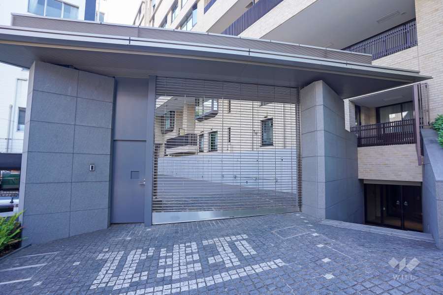 駐車場の出入り口（リングシャッター付き）