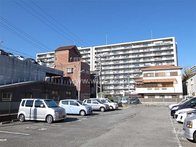 周辺は住宅の他、一部工場もありますが、静かな住環境です。