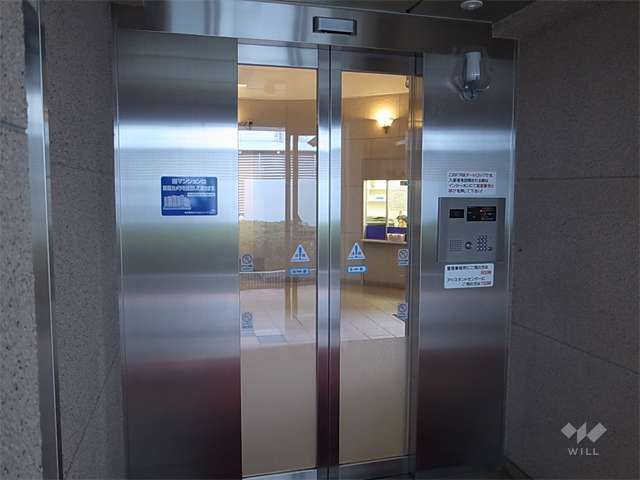 エントランスはオートロック付きです。