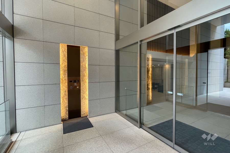 エントランスはオートロック付きです。