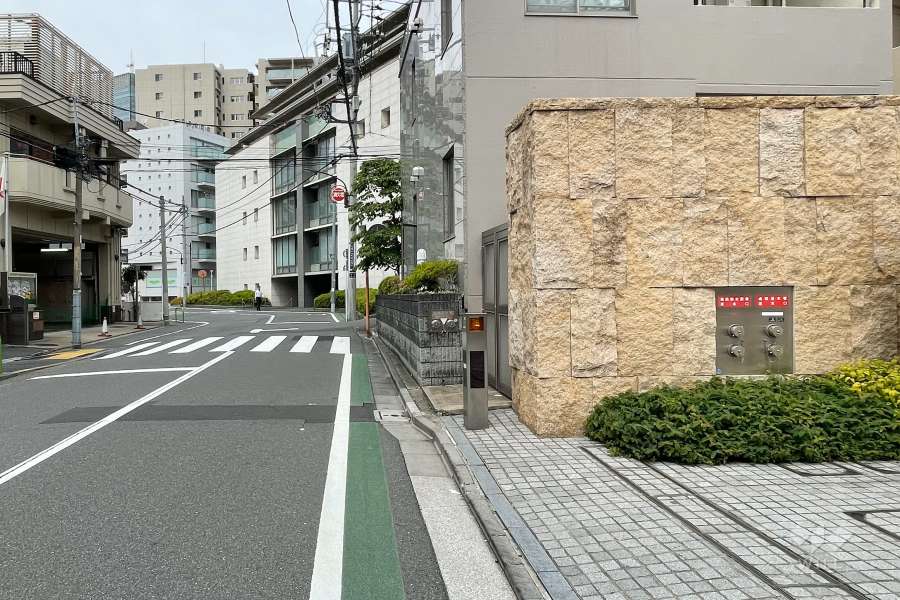 敷地北西側の前面道路　