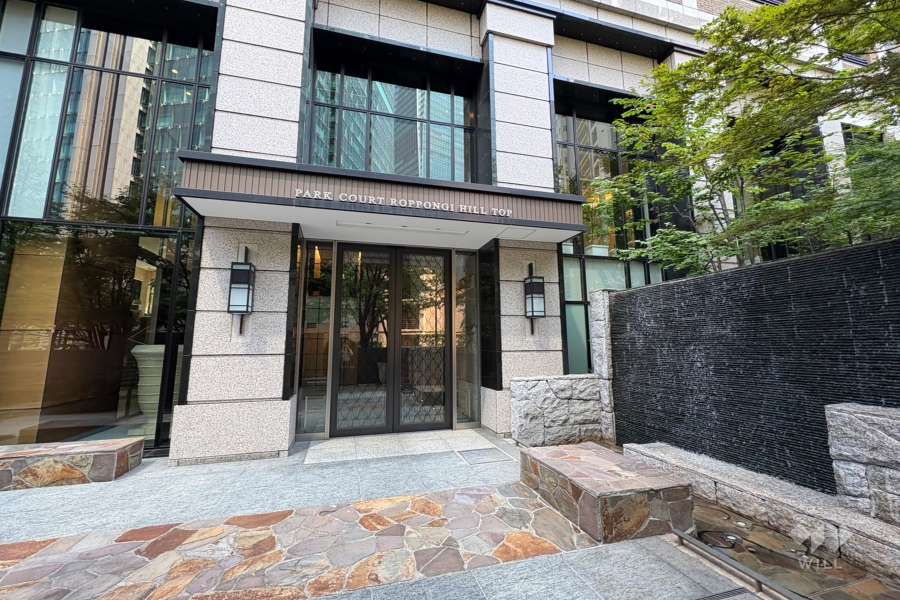 西側エントランス