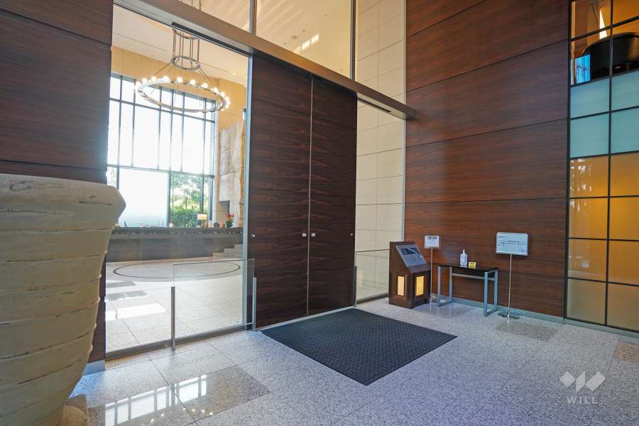 エントランスはオートロック付きです。