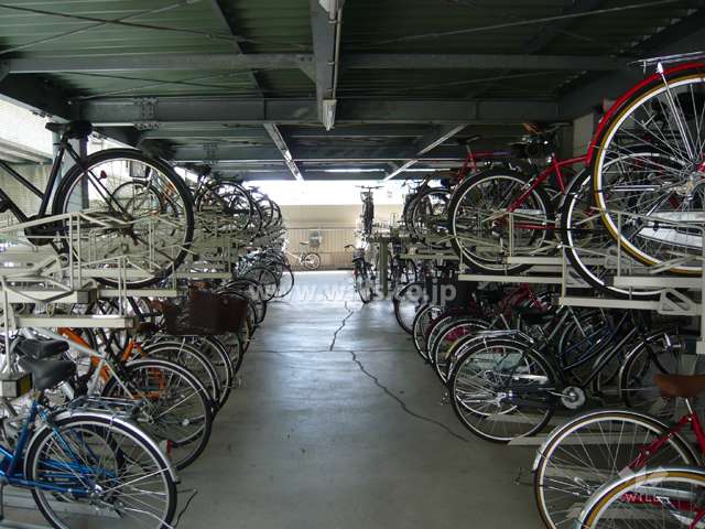 立体式でたくさんの自転車が置けるようになっています。