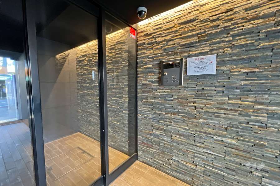 エントランスはオートロック付きです。