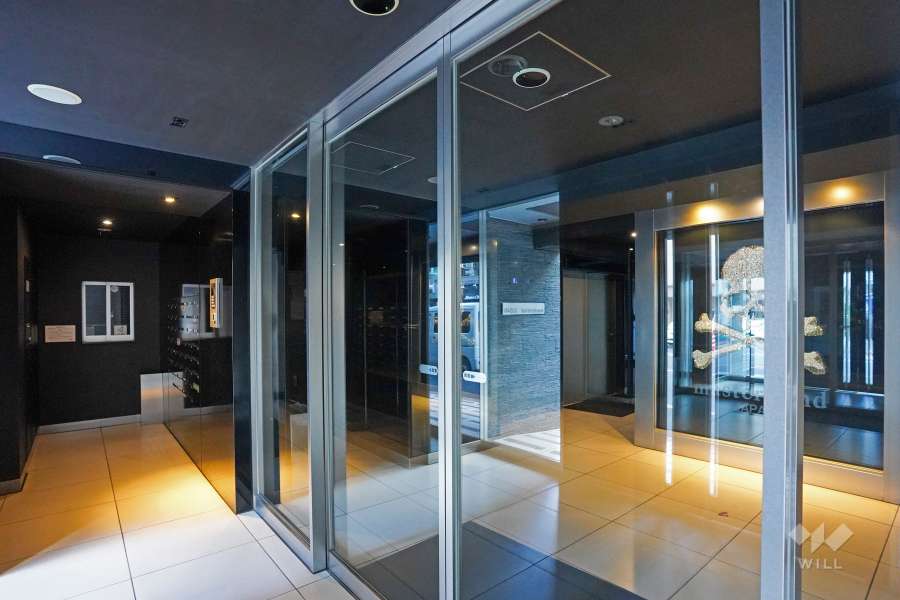 エントランスはオートロック付きです。