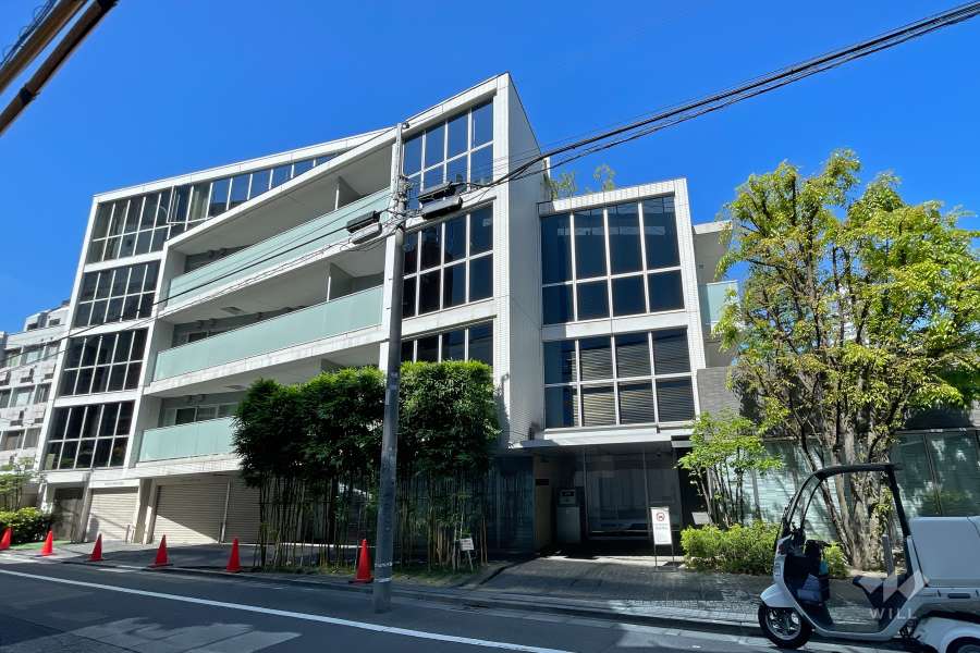 ブランズ六本木の外観（東側から）