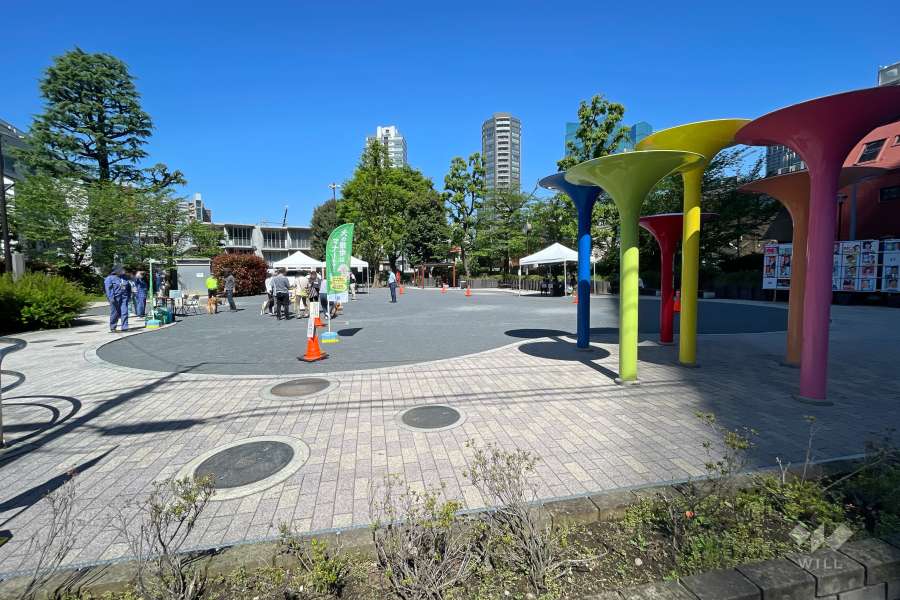 敷地北側に隣接する『六本木西公園』