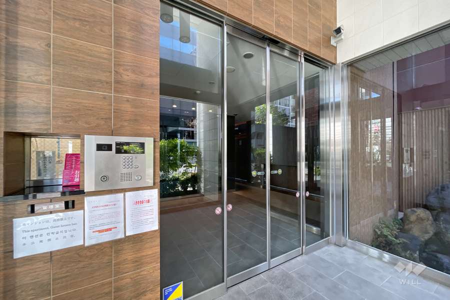 エントランスはオートロック付きです。