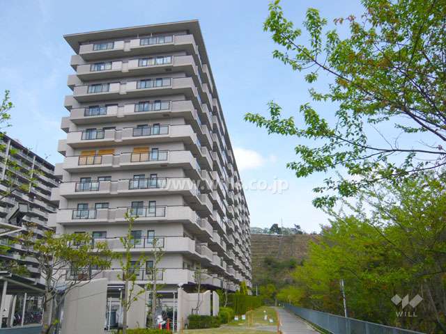 ラ・ビスタ宝塚エスティオ1番館の外観（西側から）