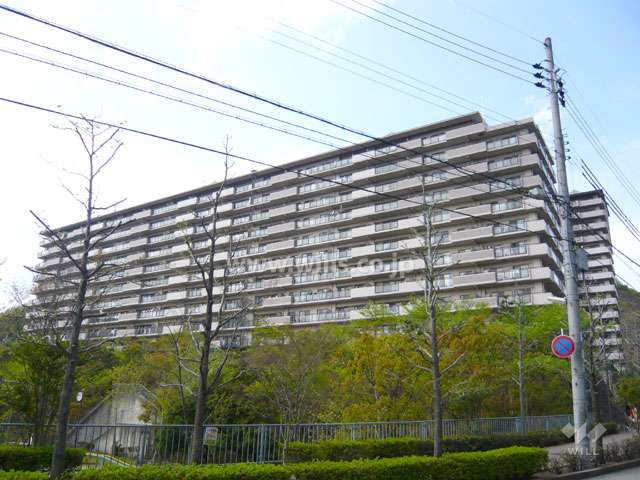 ラ・ビスタ宝塚エスティオ1番館の外観（南側から）