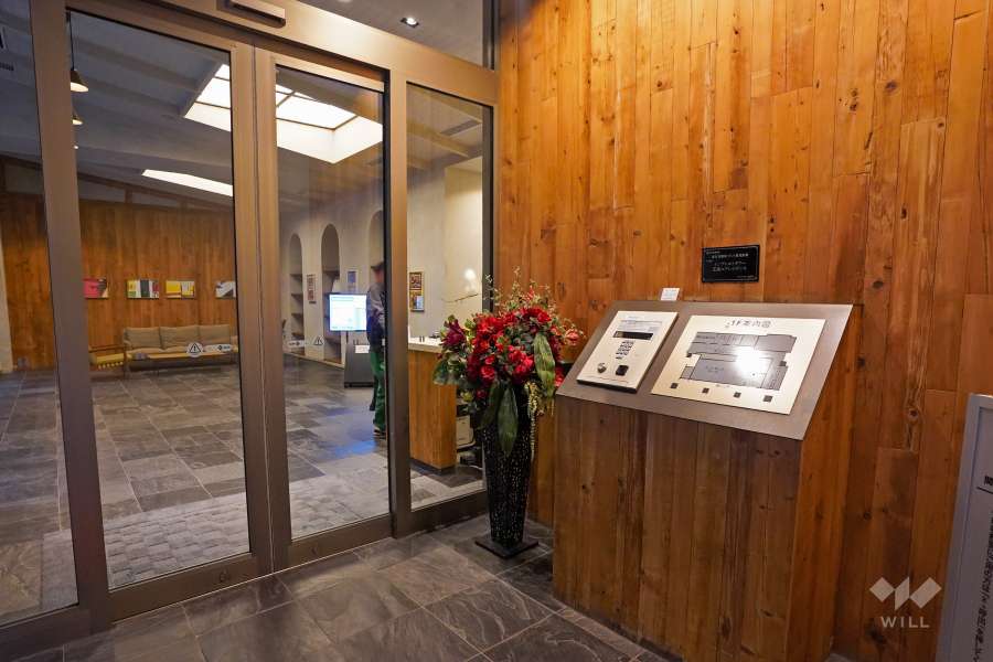 エントランスはオートロック付きです。