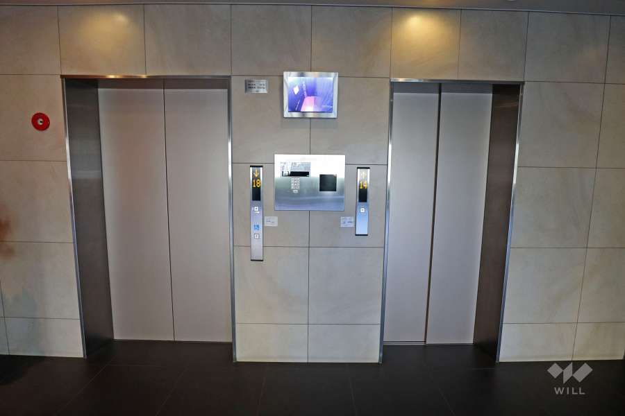 敷地内エレベーター。二重ロックです。