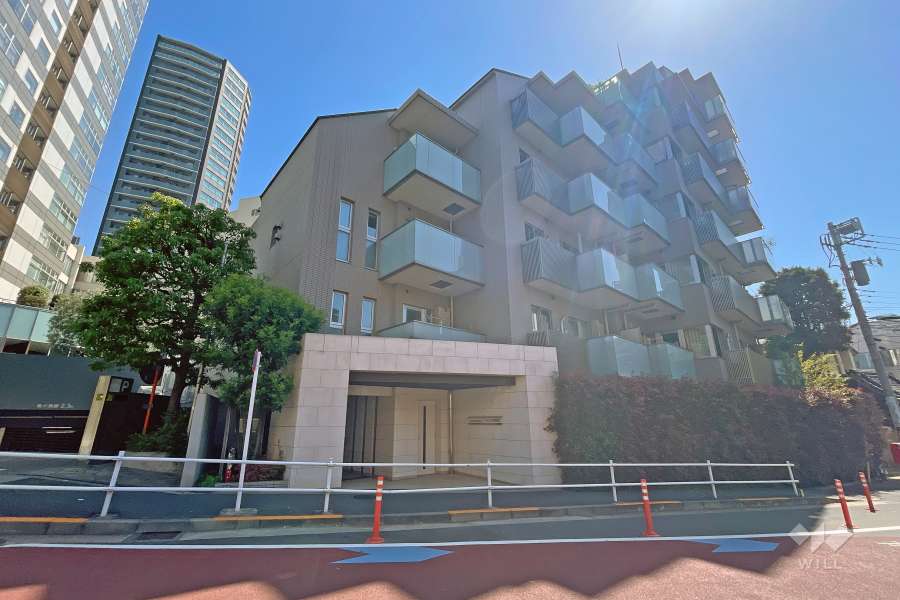 オープンレジデンシア六本木美術館前の外観（西側から）