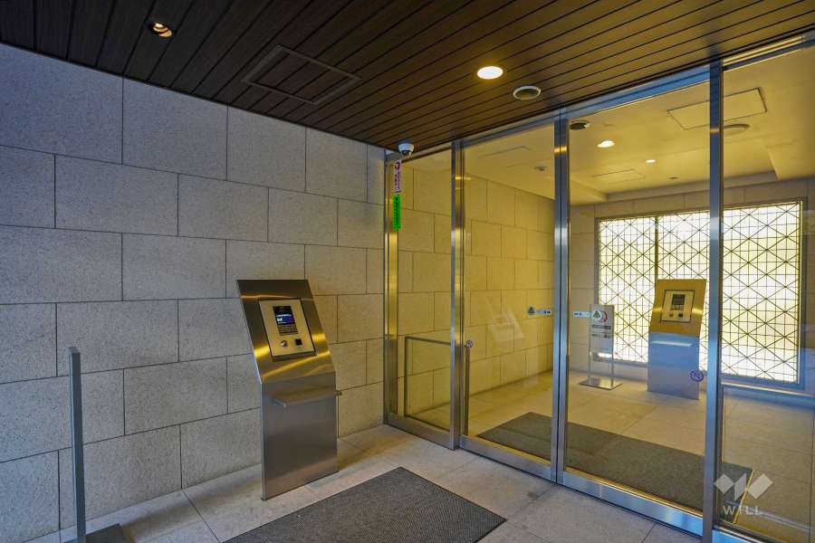 エントランスはオートロック付きです。