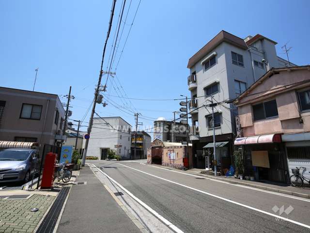 敷地南側の前面道路