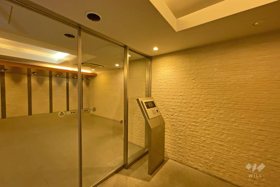 エントランスはオートロック付きです。