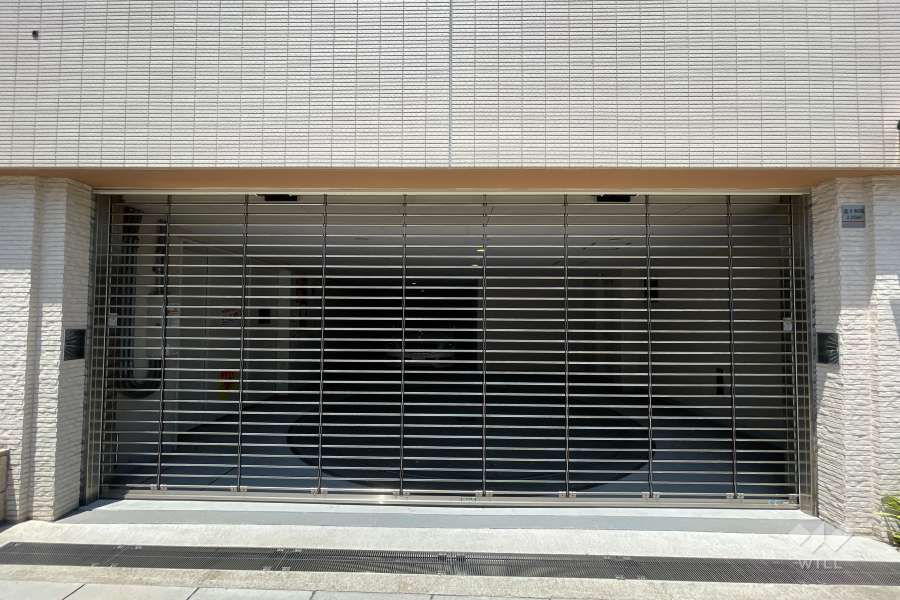 駐車場の出入り口（リングシャッター付き）