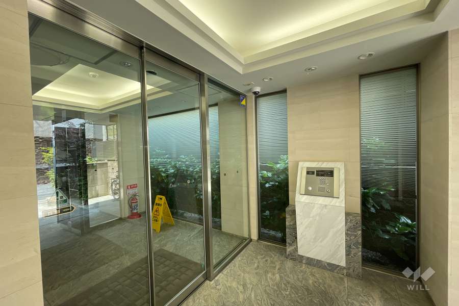 エントランスはオートロック付きです。