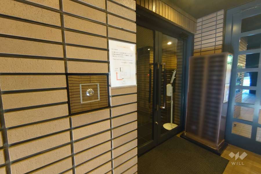 エントランスはオートロック付きです。