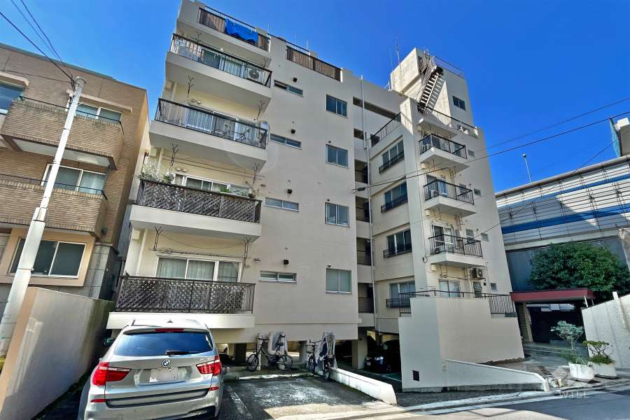 三田綱町ハイツの外観（北東側から）