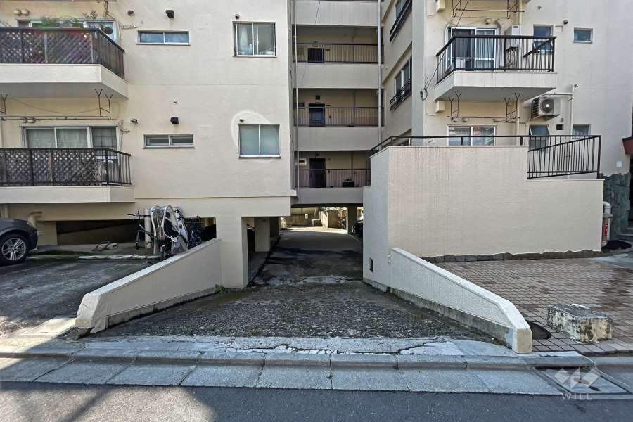 駐車場の出入り口