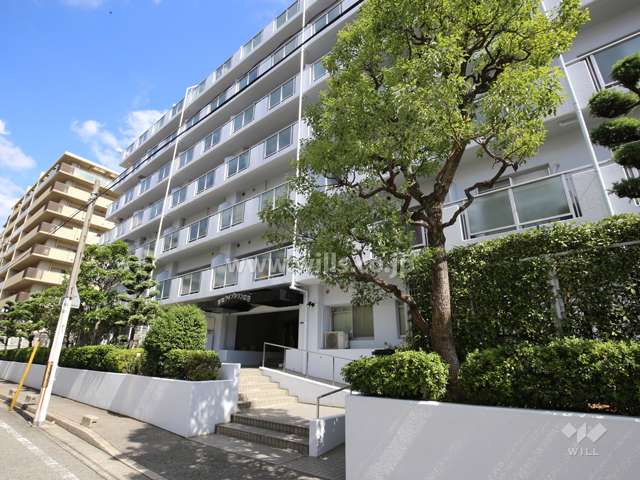 敷地の周囲には植栽スペースが設けられています。